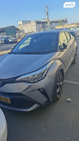 מודעת רכב טויוטה C-HR