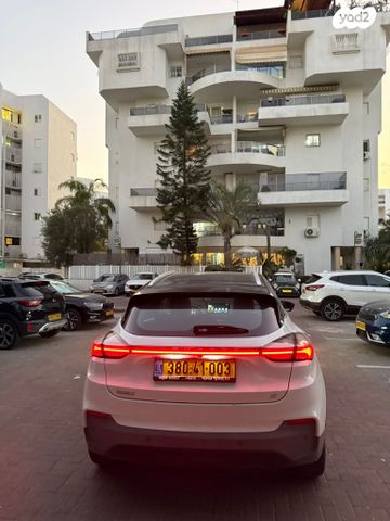 מודעת רכב ג׳ילי Geometry C