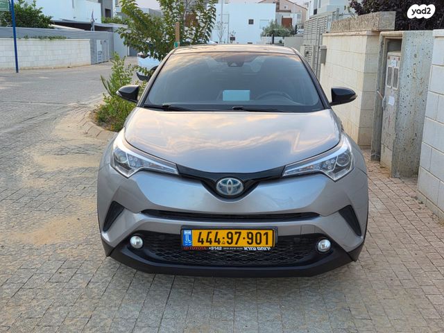 מודעת רכב טויוטה C-HR
