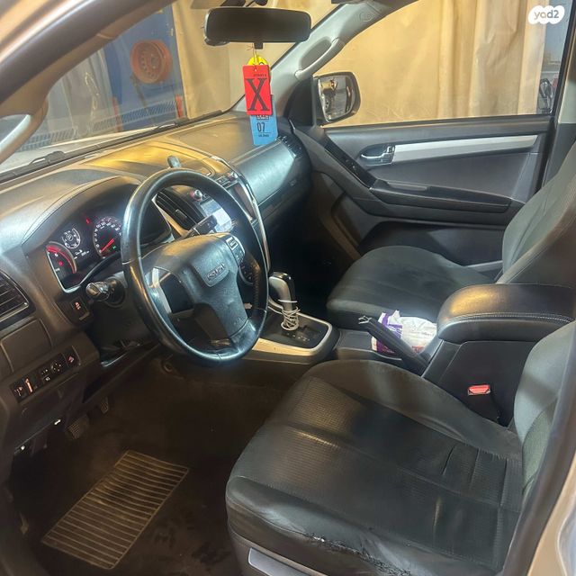 איסוזו די-מקס