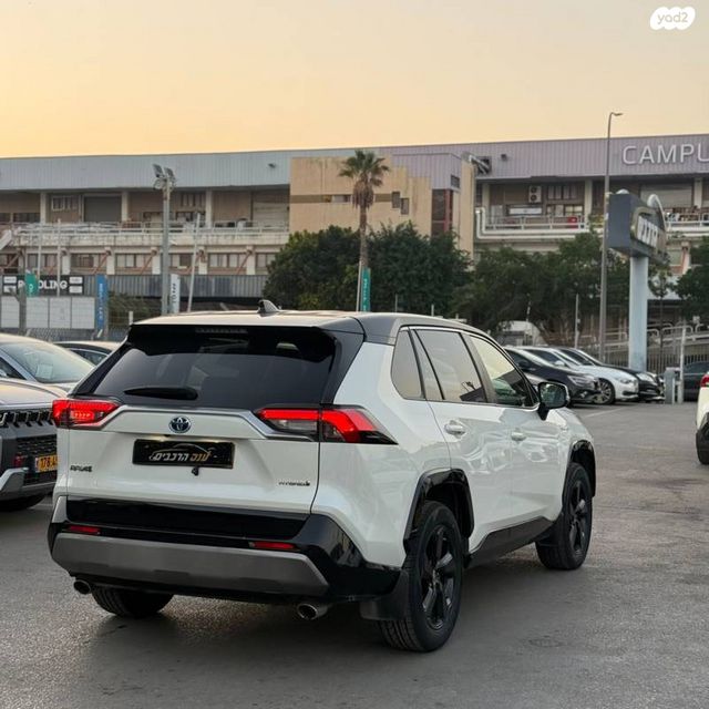 טויוטה RAV4