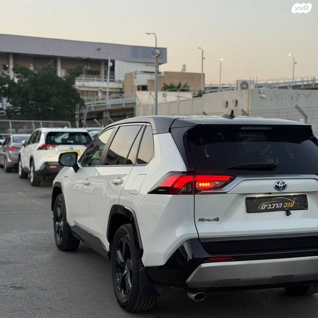 טויוטה RAV4