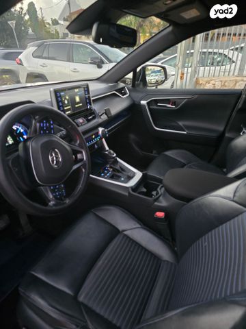 טויוטה RAV4