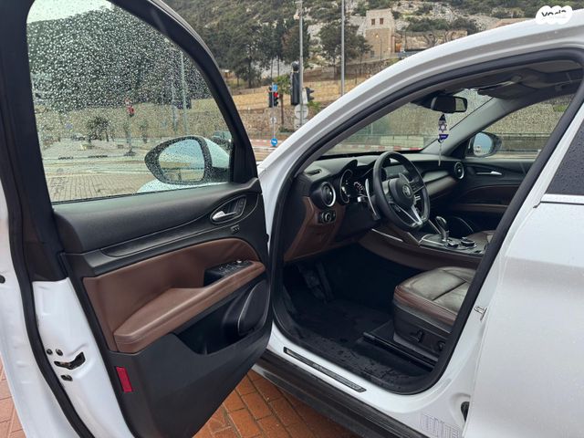 אלפא רומיאו סטלביו