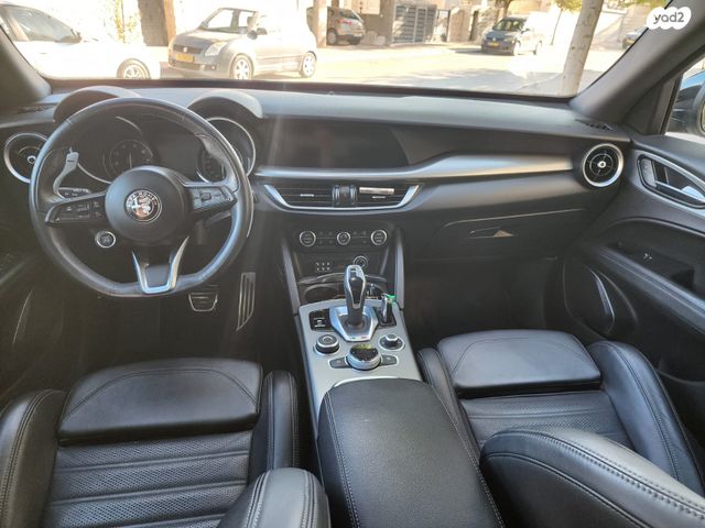 אלפא רומיאו סטלביו