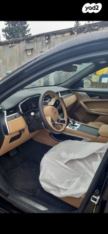 מודעת רכב יגואר F-Pace