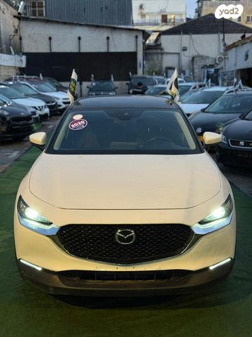 מודעת רכב מאזדה CX-30