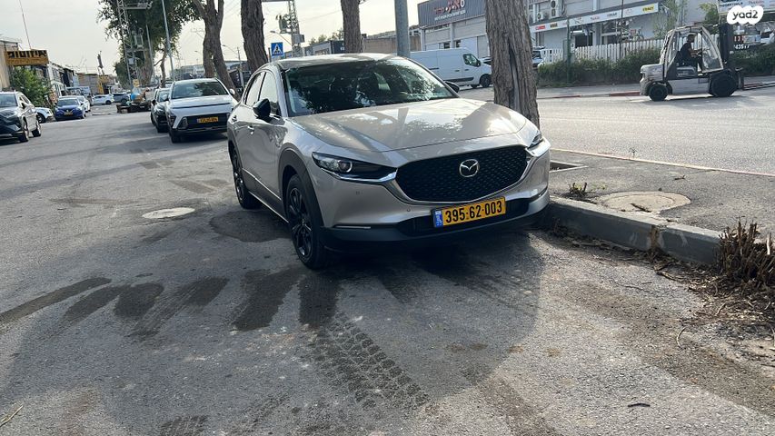 מודעת רכב מאזדה CX-30