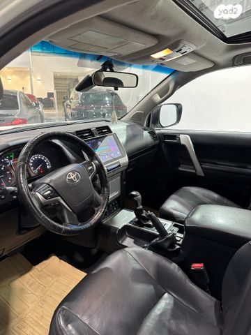 טויוטה לנד קרוזר