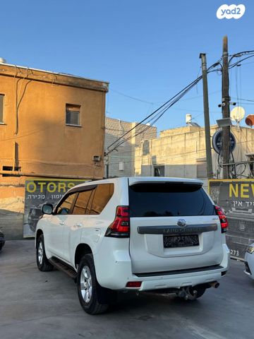 טויוטה לנד קרוזר