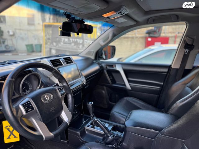 טויוטה לנד קרוזר