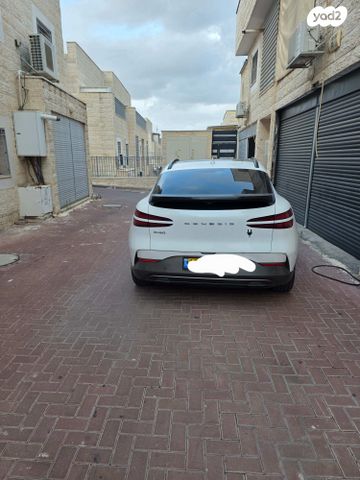 מודעת רכב ג'נסיס GV60