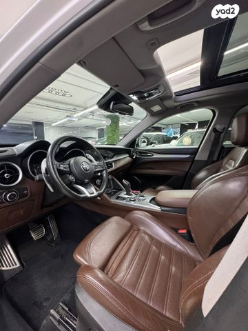 אלפא רומיאו סטלביו