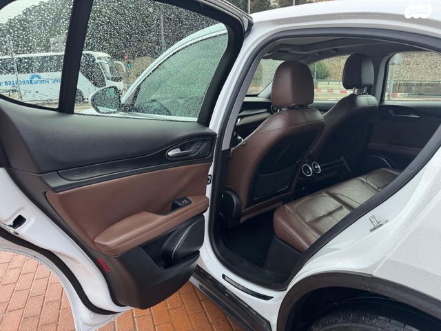 אלפא רומיאו סטלביו