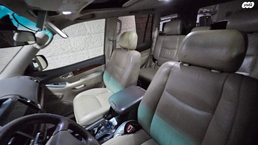 טויוטה לנד קרוזר