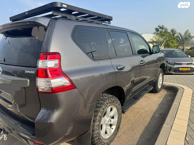 טויוטה לנד קרוזר