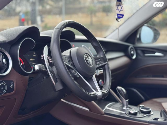 אלפא רומיאו סטלביו