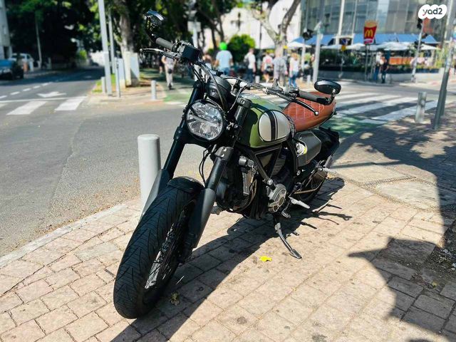 דוקאטי סקרמבלר Night Shift 800