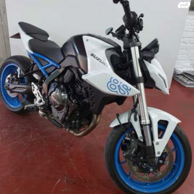 סוזוקי GSX-8S
