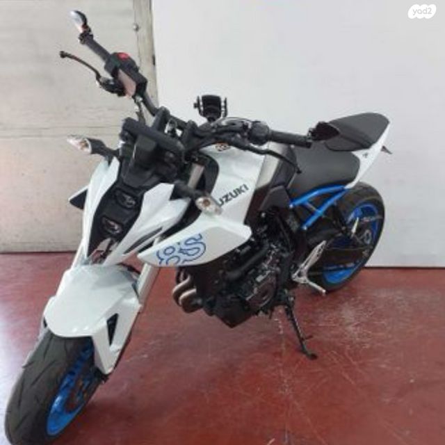 סוזוקי GSX-8S