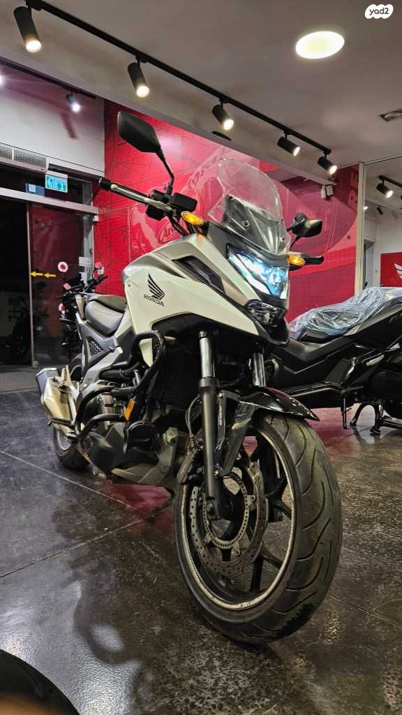 הונדה NC750X DCT