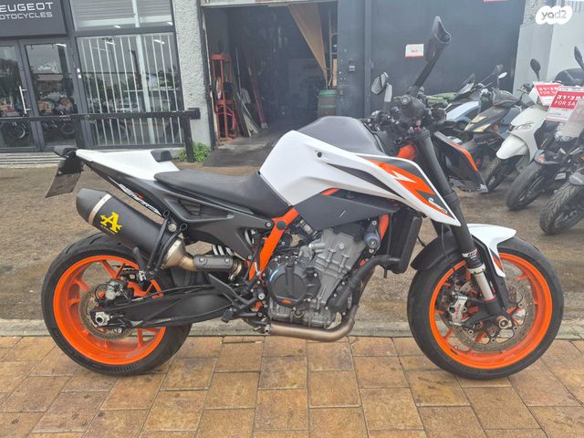 KTM Naked Duke 890R