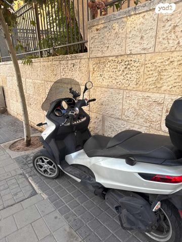 מודעת רכב פיאג'ו MP3 300