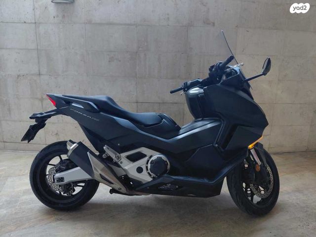 מודעת רכב הונדה פורזה 750