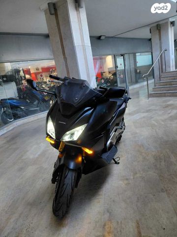 הונדה פורזה 750