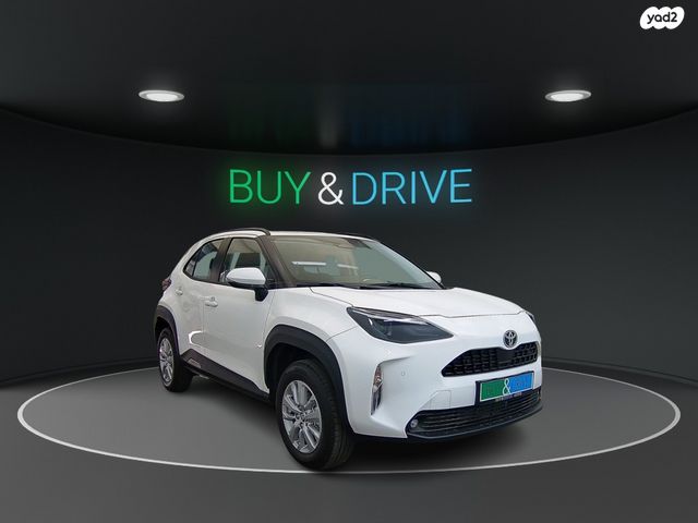 טויוטה יאריס קרוס