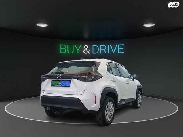 טויוטה יאריס קרוס