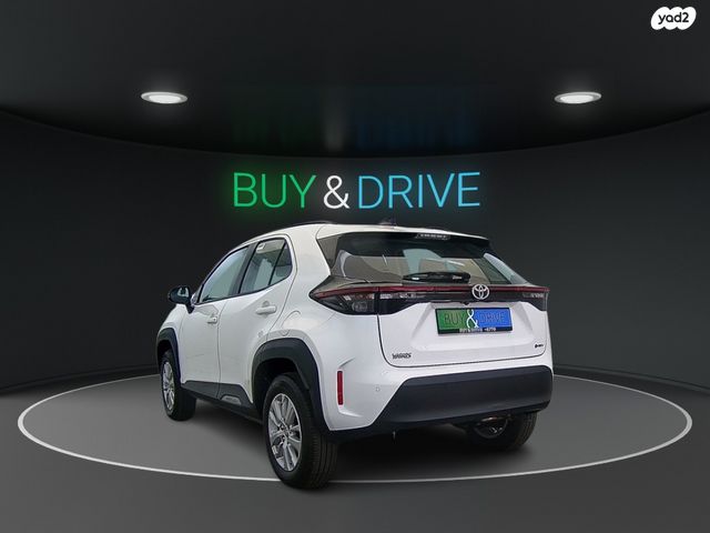 טויוטה יאריס קרוס