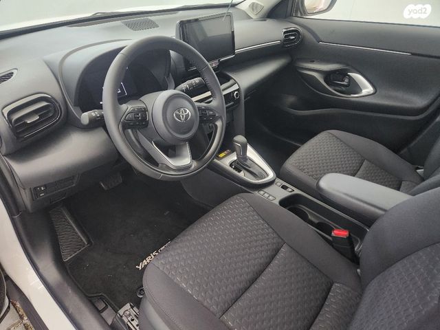 טויוטה יאריס קרוס