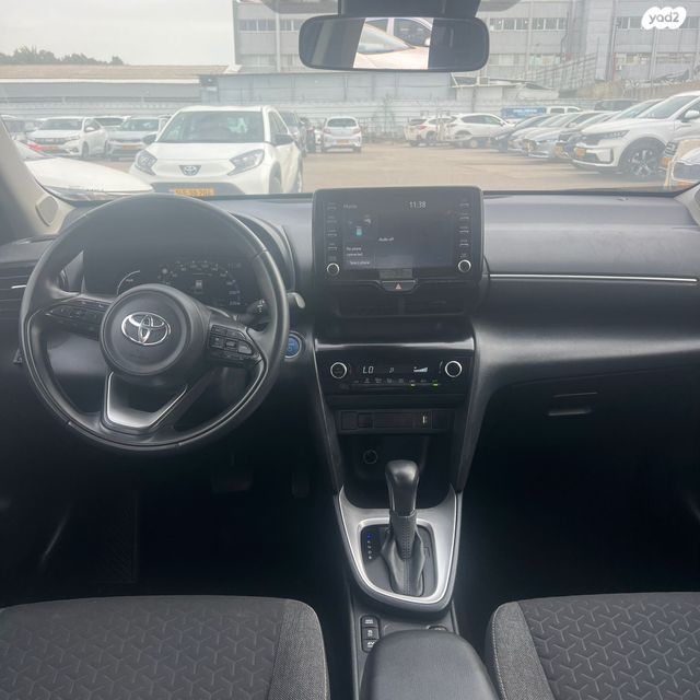 טויוטה יאריס קרוס