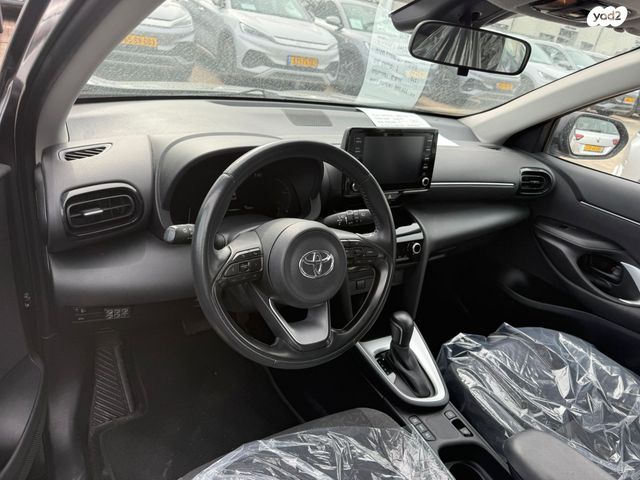 טויוטה יאריס קרוס