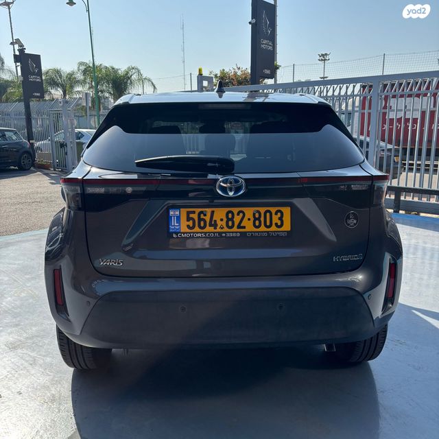 טויוטה יאריס קרוס