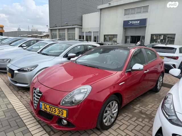 מודעת רכב אלפא רומיאו ג'ולייטה