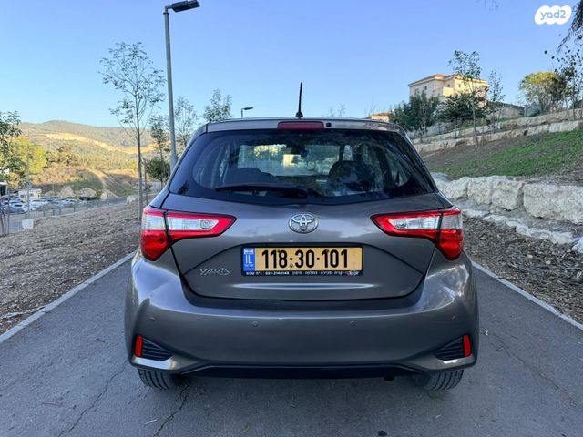 טויוטה יאריס