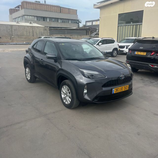 טויוטה יאריס קרוס