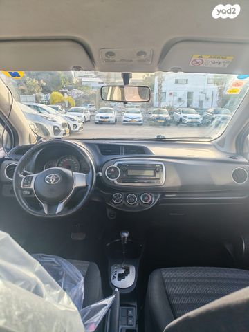 טויוטה יאריס