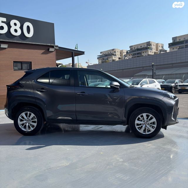 טויוטה יאריס קרוס