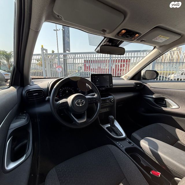 טויוטה יאריס קרוס