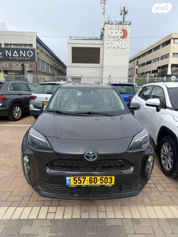 מודעת רכב טויוטה יאריס קרוס