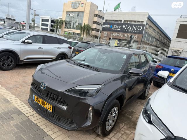 טויוטה יאריס קרוס