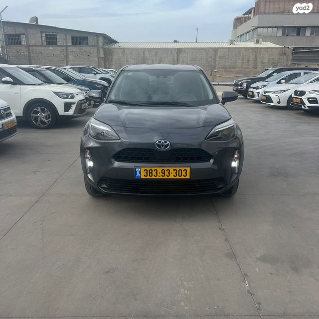 מודעת רכב טויוטה יאריס קרוס