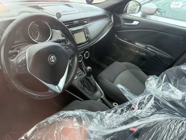 אלפא רומיאו ג'ולייטה