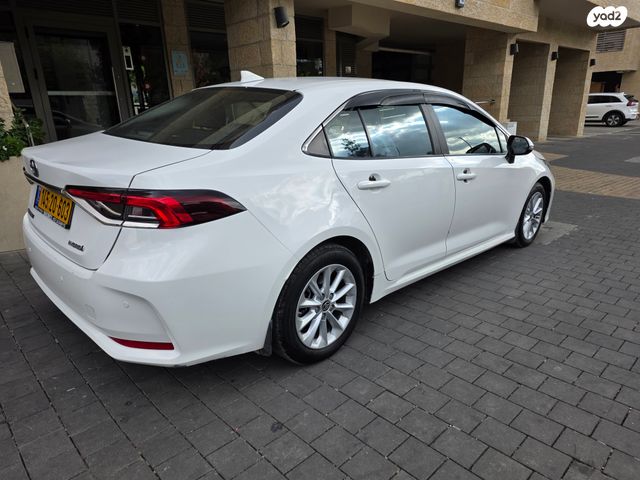 מודעת רכב טויוטה קורולה 1