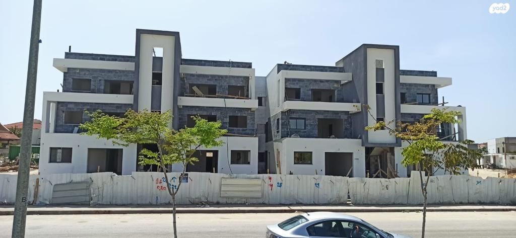 שדרות אריק שרון 4