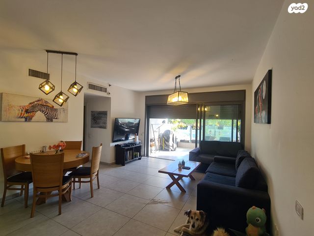 דירה, ז'בוטינסקי 5, בן גוריון, אזור