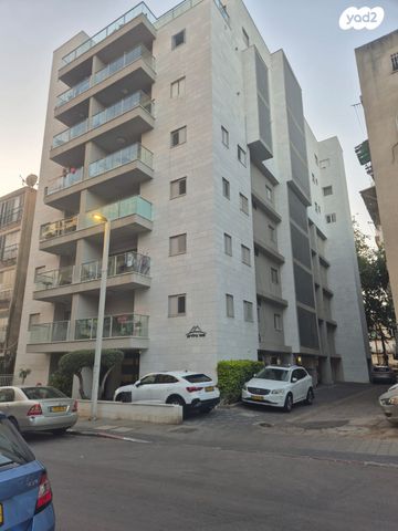 דירה, שדרות בר אילן 24, דרום מערב ותיק, בת ים